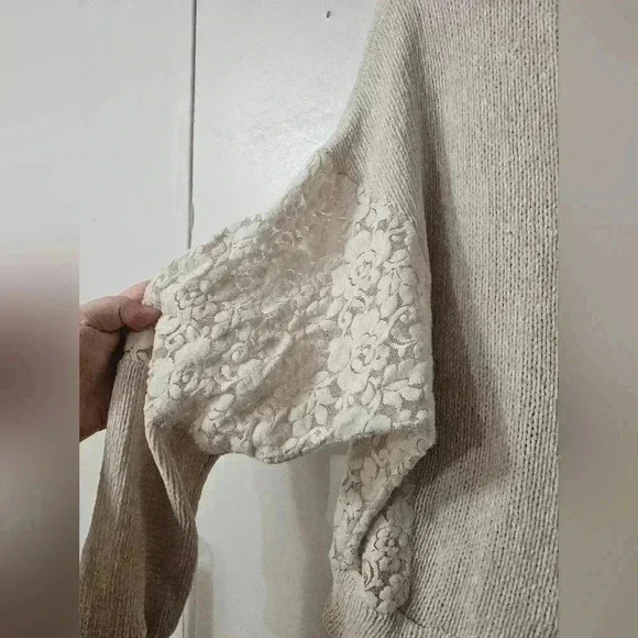 Jun and ivy sweater! - Picture 2 of 5